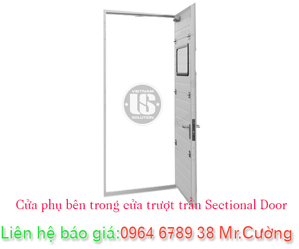 Cửa phụ bên trong cửa trượt trần overhead